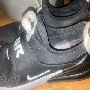 Size 6.5y Nike air max 270 black/white shoes